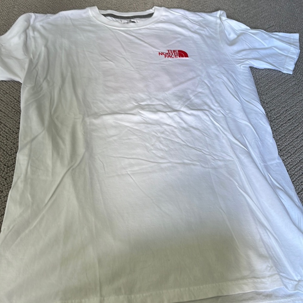 Brand new never worn men’s SS tee